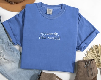 Apparemment, j'aime la chemise de baseball, la chemise de joueur de baseball, la chemise de saison de baseball, la chemise de maman sportive, la chemise de jour de match