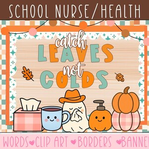 Op de afbeelding: Herfstthema gezondheidsbanner met de tekst "Catch Leaves Not Colds". Het ontwerp bevat een tissuebox, een mok, een geest met een hoed, een zeepdispenser en een pompoen. De banner heeft een houtnerf achtergrond en decoratieve randen.
