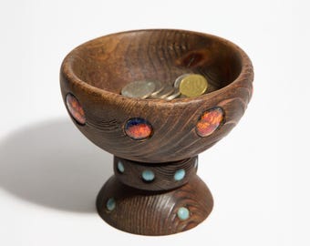 Cuenco de pedestal vintage de madera tallada a mano: cáliz rústico con detalles en naranja y turquesa ~ Decoración brutalista de mediados de siglo ~ Cuenco de colección
