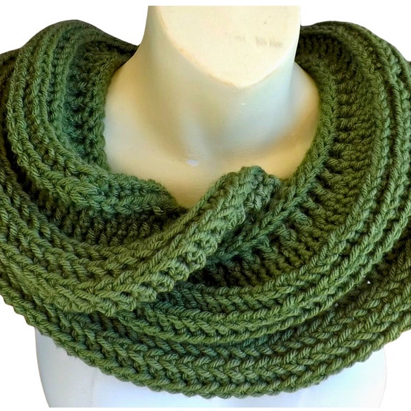 Crochet Infinity Scarf Pattern for Women - Snake Twist Pattern Mobius Scarf - Warm & Stylish Mobius Design