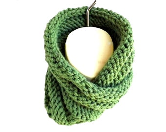 Knitted Mobius Scarf Pattern - Mobius Cowl Scarf Neck Warmer, DIY PDF Knitting Craft Project