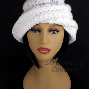 "Front view of a mannequin wearing a white Ombretta chemo cloche hat, featuring a Mobius strip design with a cozy and modern appeal."