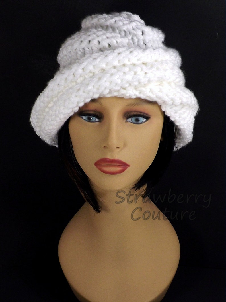 "Front view of a mannequin wearing a white Ombretta chemo cloche hat, featuring a Mobius strip design with a cozy and modern appeal."