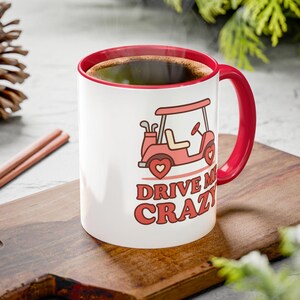 Drive Me Crazy ゴルフカート コーヒーマグ 彼と彼女へのバレンタインギフト ホールインワン カラフル セラミックカップ 11オンス スポーツファン ドリンクウェア