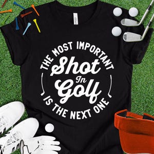 Camiseta de golf divertida: el tiro más importante en el golf es la siguiente camiseta gráfica con letras blancas - Regalo para amantes del golf