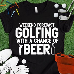 Camiseta de golfe engraçada – Previsão de fim de semana Golfe com chance de cerveja Camiseta gráfica com letras brancas – Presente para amantes de golfe