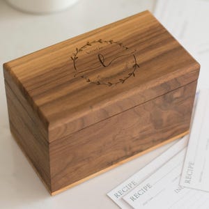 Caja de recetas de nogal, caja de recetas personalizada con tarjetas y separadores, regalo de inauguración de la casa personalizado, regalo de Navidad para chef, mamá, abuela
