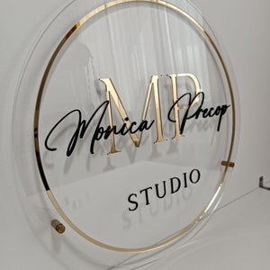 Rundes Firmenlogo-Schild mit goldenem Acryl | Firmenlogo für Studio, Schönheitssalon | Logo-Schild aus Acryl