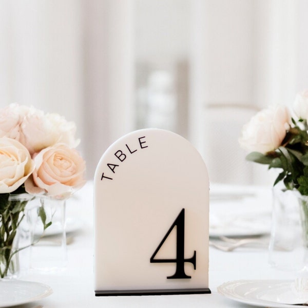 Números de mesa de acrílico / Número de mesa de boda arqueada / Números de mesa de boda de acrílico / Decoración de mesa de boda / Señalización de boda