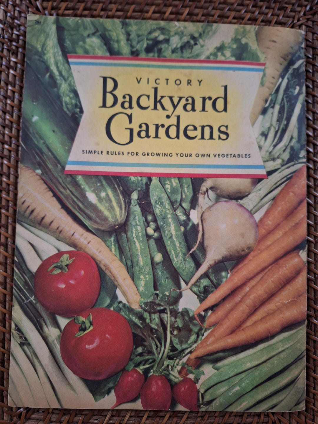 RARE Victory Backyard Gardens 1944 WWII Book Grow Your Own Vegetables ...