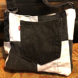 Recycled Denim Patchwork Crossbody Geldbörse: Black & White Jeans mit Schlüsselanhänger