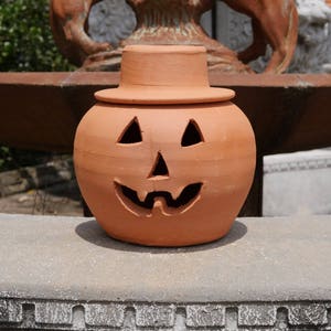 1 Gallon Terra Cotta Jack-o&#39;-lantern Pumpkin with Hat from Craven Pottery