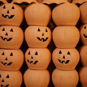 Handcrafted Clay 2 Gallon Terra Cotta Jack-o'lantern Pumpkin with Hat from Craven Pottery image 5