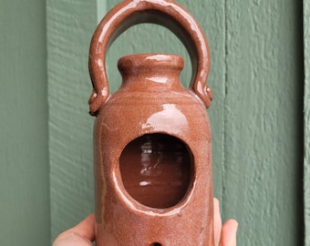 Bruin geglazuurd aardewerk Jug Bird House door Savannah Craven | 7,5 "x 3,5"