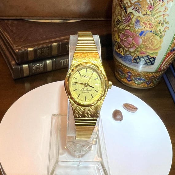 Vintage Lucien Piccard Dufonte Ladies Watch: Gold-tone  display picture 3