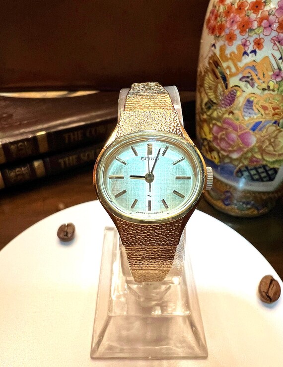 Seiko Gold Plated Mechanical Women display picture 1
