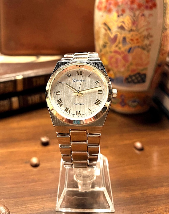 Timeless Elegance: Geneva Platinum Men display picture 3