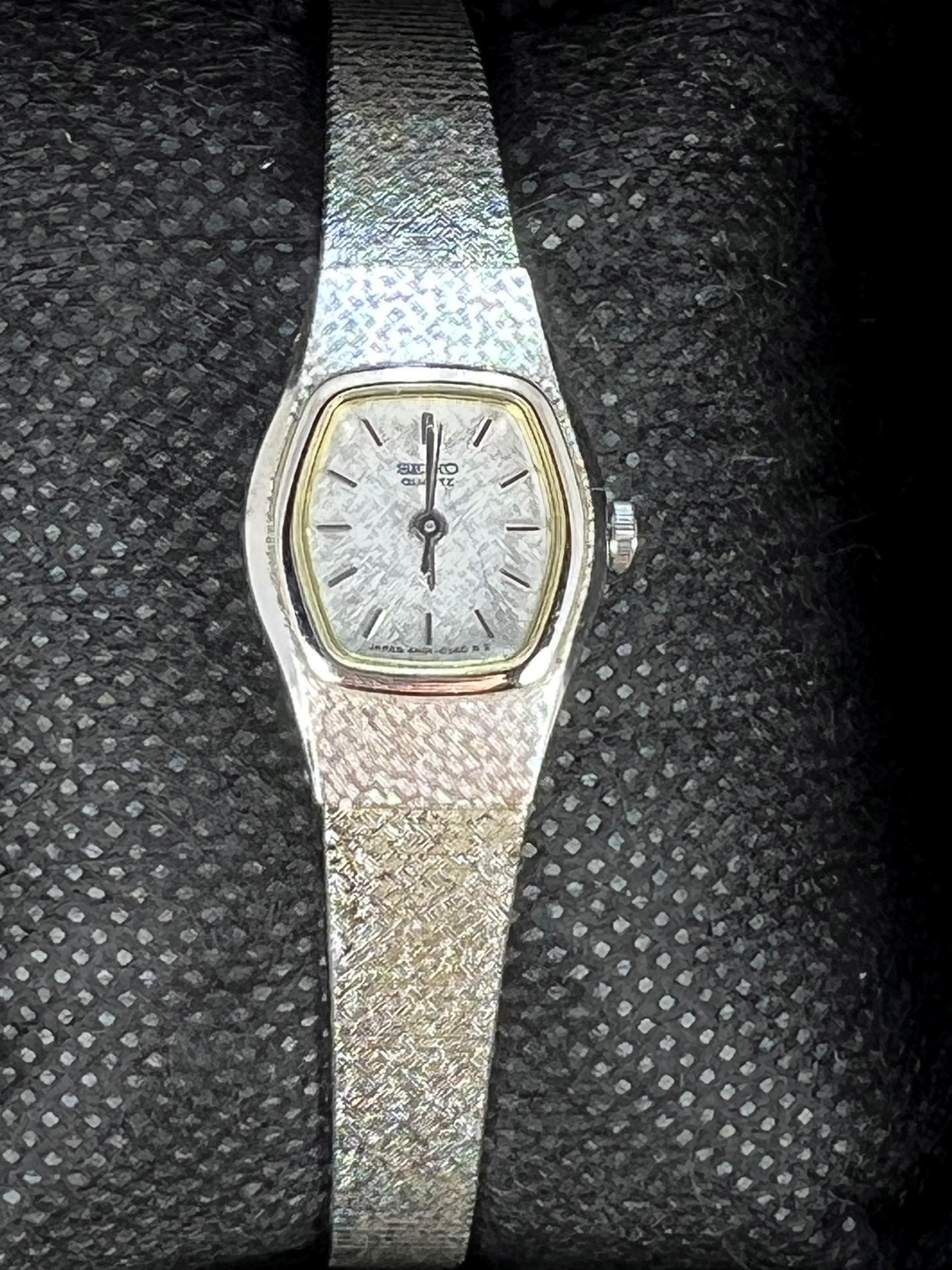 Seiko Dainty Silver Toned Watch - Etsy display picture 1