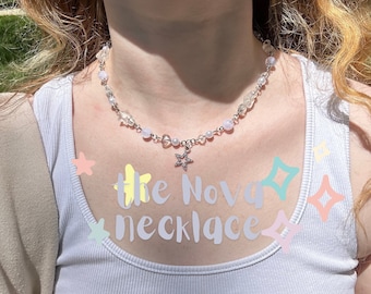 Collar Nova / Colgante de cuentas de estrella / Cuentas iridiscentes claras / Linda joyería hecha a mano