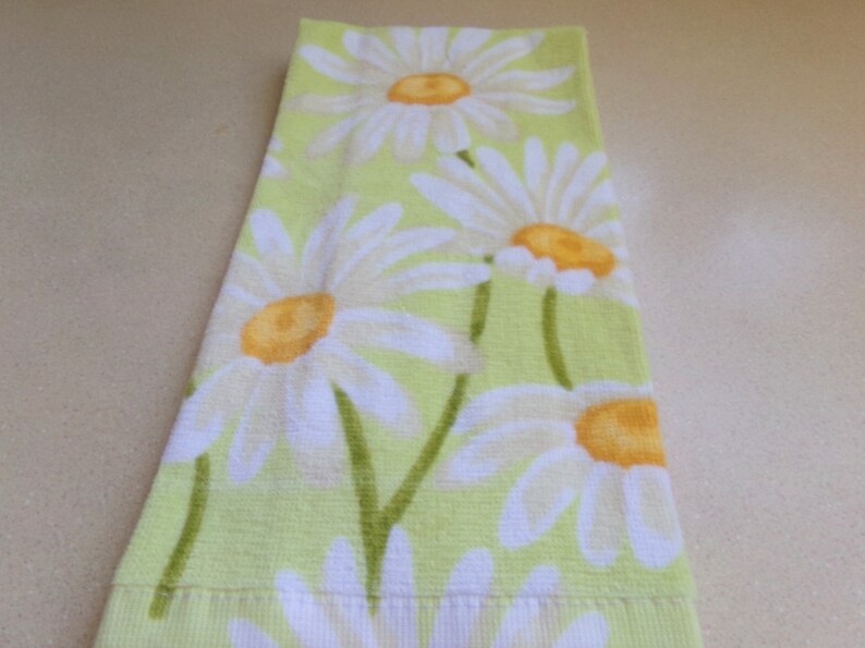 Spring Daisy Pale Green Kitchen Towel Set White Daisies Etsy