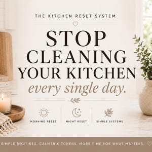 Könnte beinhalten: Eine digitale Grafik mit dem Titel The Kitchen Reset System und dem Text Stop Cleaning Your Kitchen every single day. Darunter befinden sich Symbole für Morning Reset, Night Reset und Simple Systems sowie der Fußzeilentext Simple routines. Calmer kitchens. More time for what matters.