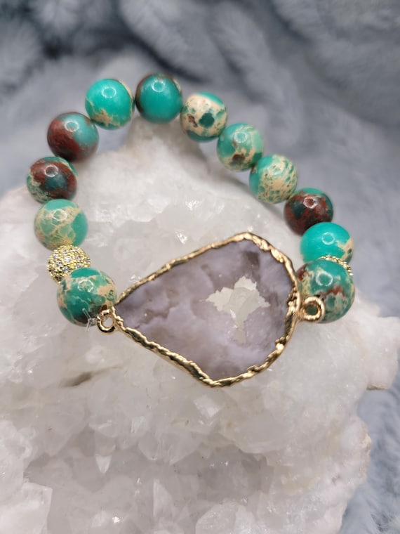 Energetically INSPIRING green chalcedony beads complimenting gold plated druzy quartz focalpiece stretch stacking bracelet