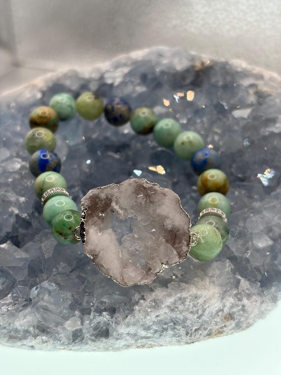 Energetically BALANCING geniune chrysocolla beads complimenting silver plated druzy quartz geode slice focalpiece stretch stacking bracelet