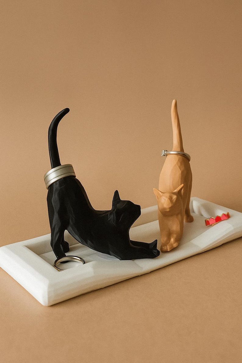 Portaanelli a forma di gatto / Portagioie con due gatti / Regalo per amanti dei gatti / Vassoio organizer per anelli / Portagioie / Decorazione con gatto stampata in 3D / Regalo per lei immagine 1