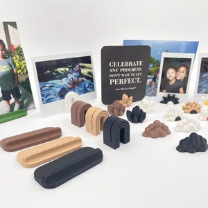 Suporte colorido para fotos e cartões de lugar | Suporte para fotos | Suporte para cardápio | Suporte para cartões de lugar para casamento | Decoração de escritório | Presente | Display Polaroid