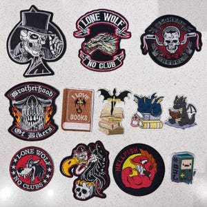 Gotische Totenkopf- und Drachen-Stickaufnäher, Biker-Wolf, niedlicher lesender Drache, Dark-Fantasy-Aufnäher zum Aufbügeln für Jacke und Rucksack