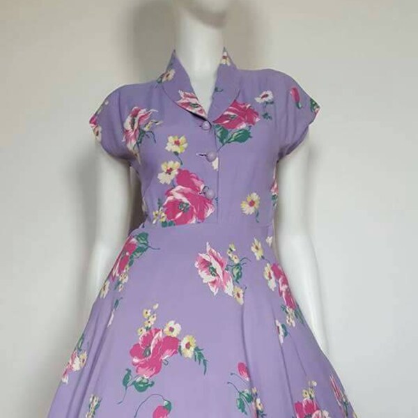 40s Lavendar Rayon Floral Print Dress | Bust 34-36" | Waist 25-26" | Small | Vintage VTG | Fit and Flare |