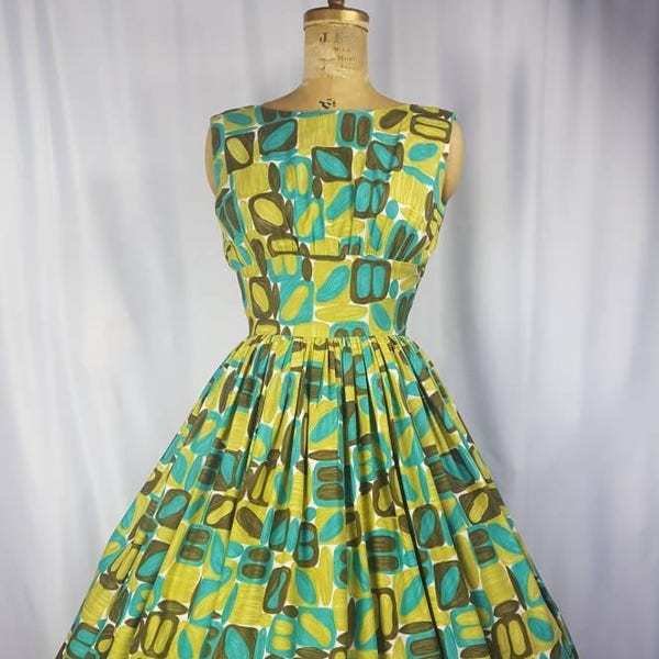 60s Novelty Sweet Pickle Print Dress | Small | 25-26" Waist | 34-35" Bust | Mid Century | Fit and Flare | Full Skirt | Vintage VTG | M