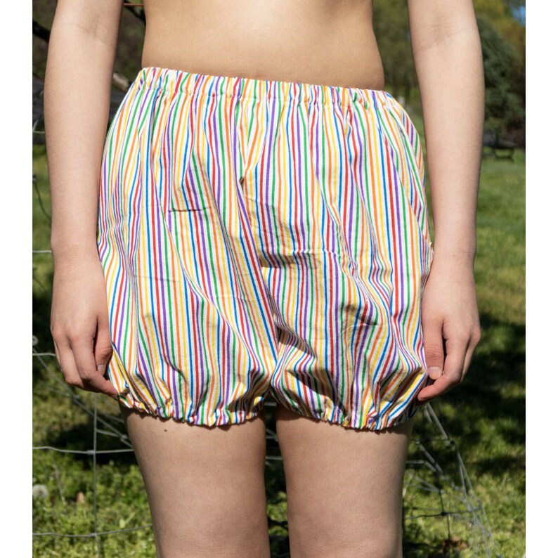 Années 1970 Deux pièces Rainbow Playsuit Style Handmade Bloomers Reproduction Buste 40 Taille 24-28 vintage VTG image 4