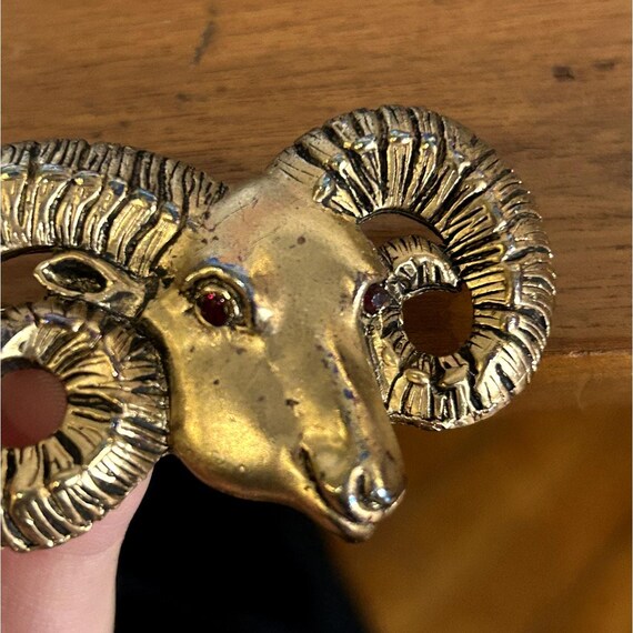 70 年代 羊の頭のピン | 牡羊座 | 星座 | ヴィンテージ - Etsy 日本