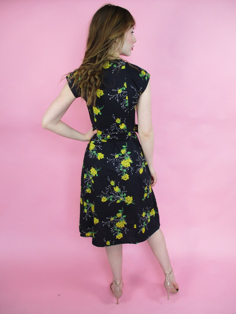 1950s Black Dress with Yellow Rose Print Flowers Size Small Bust 32 Waist 26-27 Cotton Rockabilly Pin Up Vintage VTG image 3