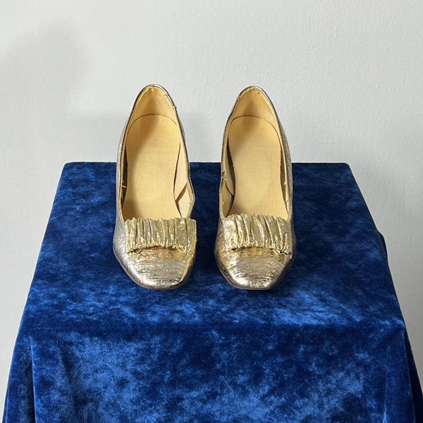 60s NEVER worn Golden Kitten Heels with Gold Bow Accent| Modern size 5.5 US W| Vintage VTG