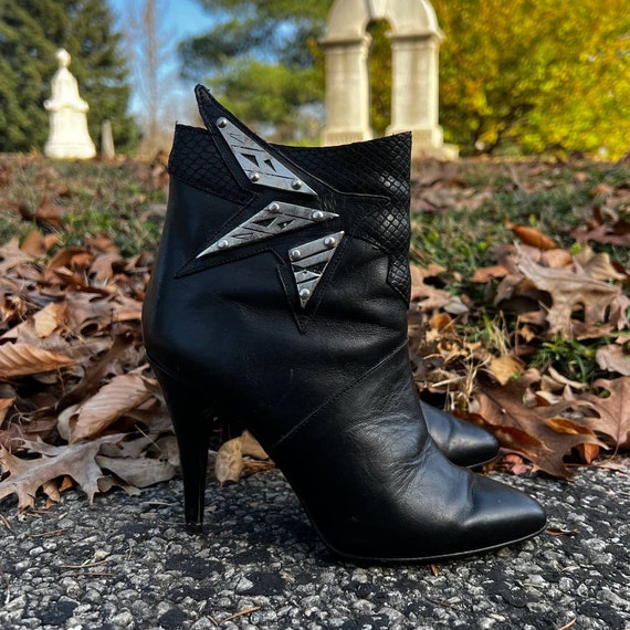 Black leather booties pointed toe 2025