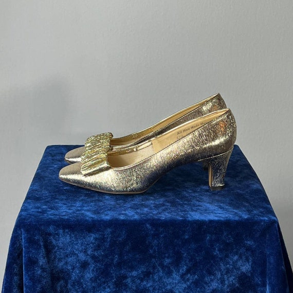 60s NEVER worn Golden Kitten Heels with Gold Bow … - image 3
