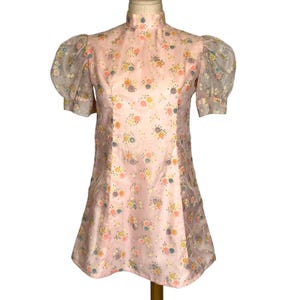 70er Jahre Rosa Beflocktes Mini Kleid | Puffärmel | Klein | Blumen | Jahrgang