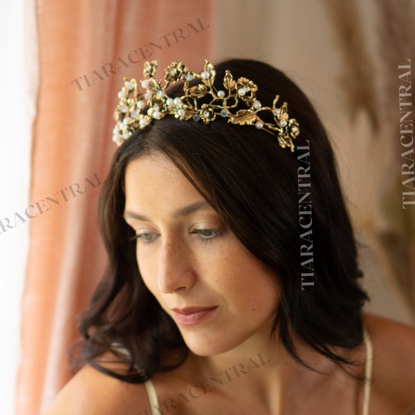 Golden Floral Tiara, Gold Flowers and Pearls Crown, Bridal Headpiece, Bridal Tiara, Gold Wedding Tiara, Wedding Headband