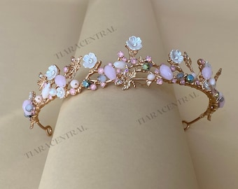 Piccola tiara da ragazza dei fiori, piccola fascia floreale dai colori tenui, fata, primavera, matrimonio, estate, accessorio sottile, gioielli per capelli da sposa