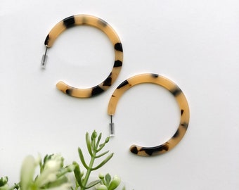 Tortoise shell hoops - tortoise shell earrings - hoop earrings - neutral earrings - tortoise shell jewelry - hoop earrings - women earrings