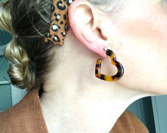 Tortoise shell hoop earrings - heart earrings - tortoise shell earrings - lightweight earrings - hoop earrings - brown black earrings