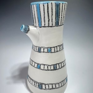 Modern Porcelain Oil Pourer Vase image 1