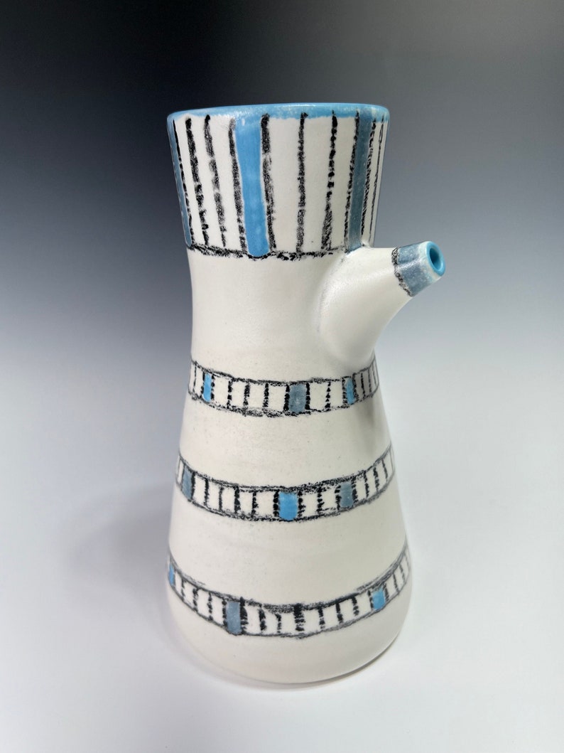 Modern Porcelain Oil Pourer Vase image 2