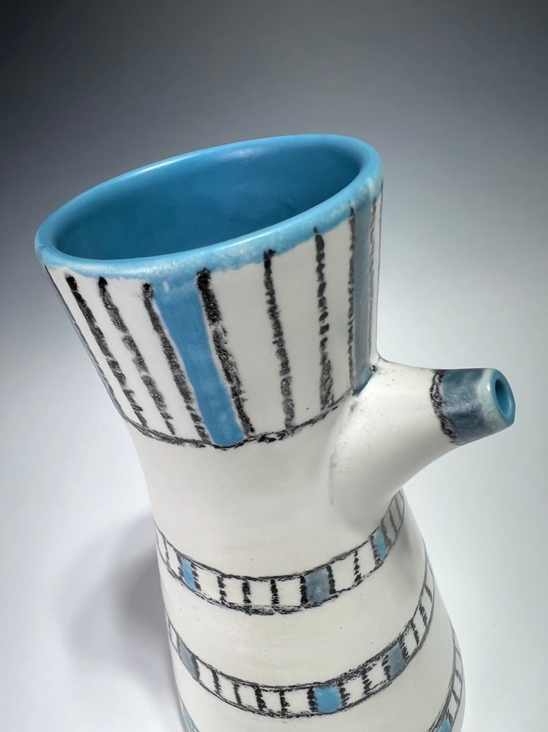 Modern Porcelain Oil Pourer Vase image 3