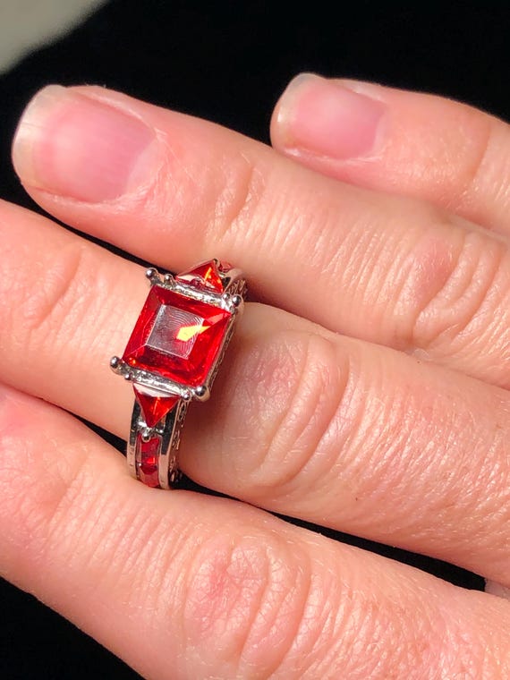 Silvertone ring with ruby red stones - image 2