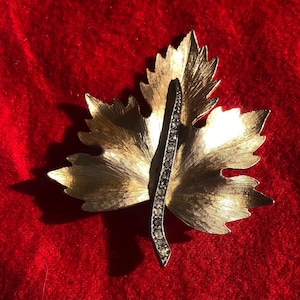 vintage park lane maple leaf goldtone rhinestone costume jewelry used