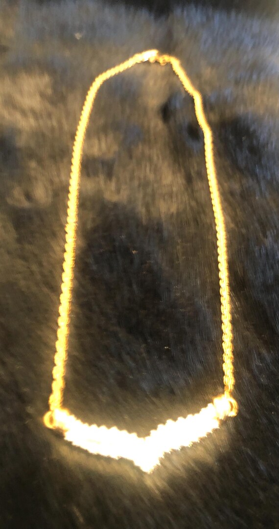 Goldtone twisted chain V shape sparkly necklace - image 4