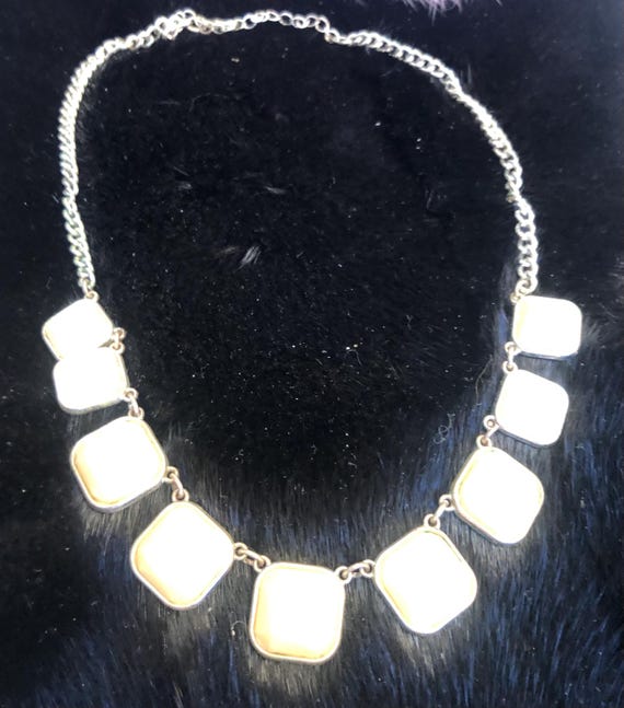 Silvertone and ivory colored statement necklace - image 2